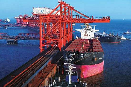 大连海关“转场检查”保障液化天然气快速通关